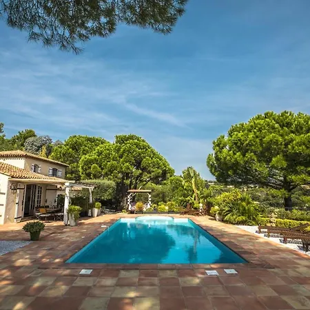 Villa With Spa, Pool And View Of St Tropezs Gulf *